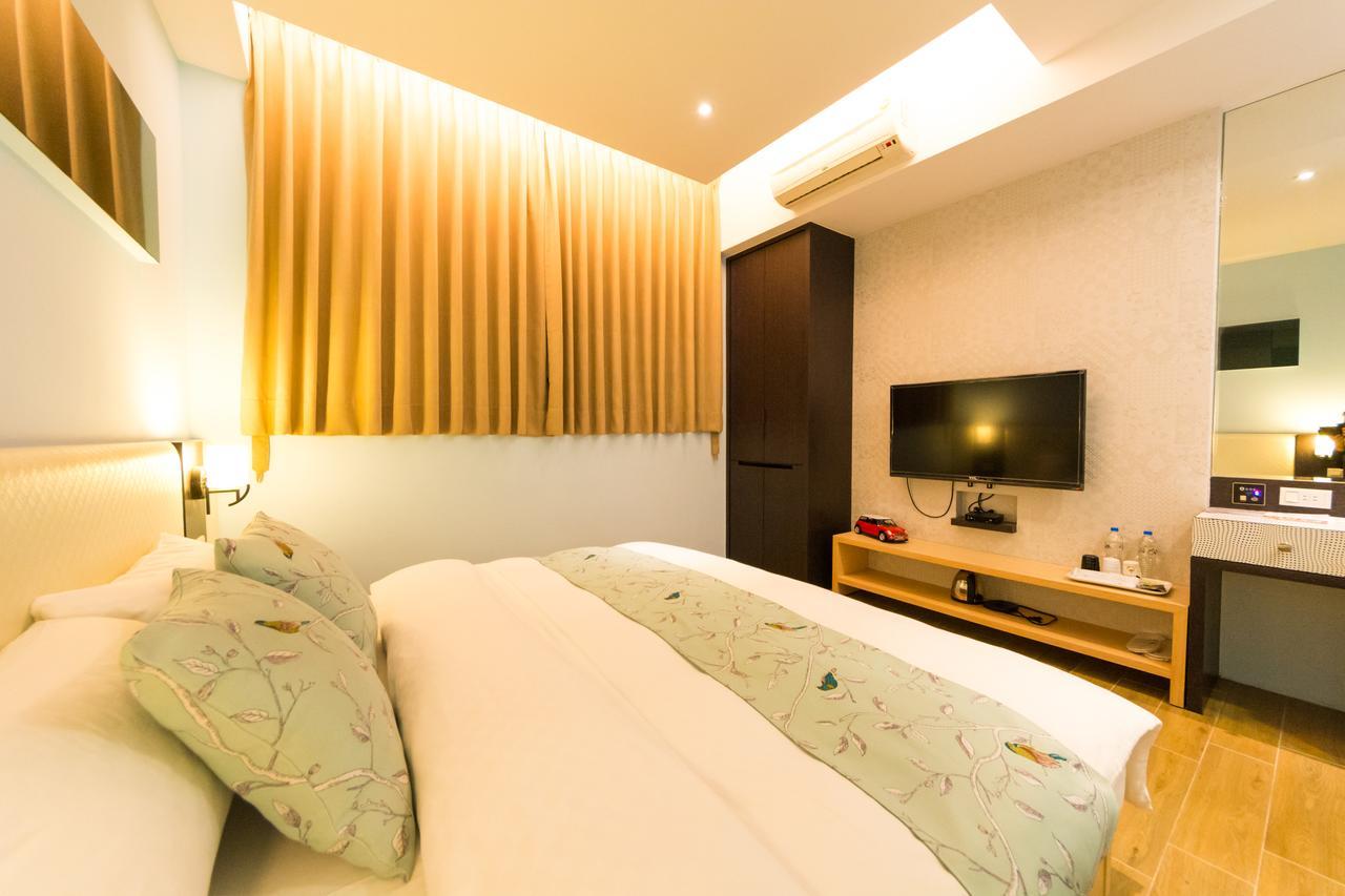 W Hostel Tainan Buitenkant foto