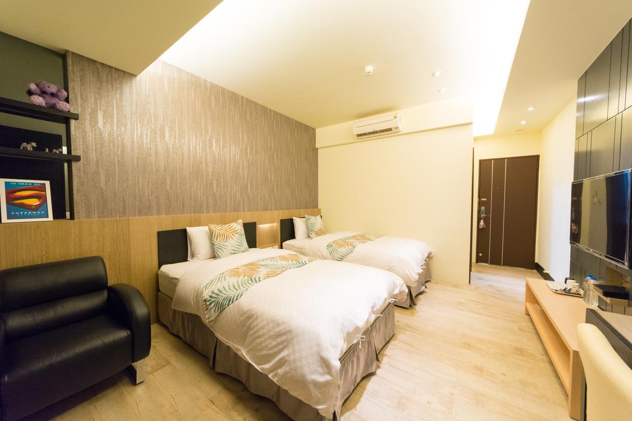 W Hostel Tainan Buitenkant foto