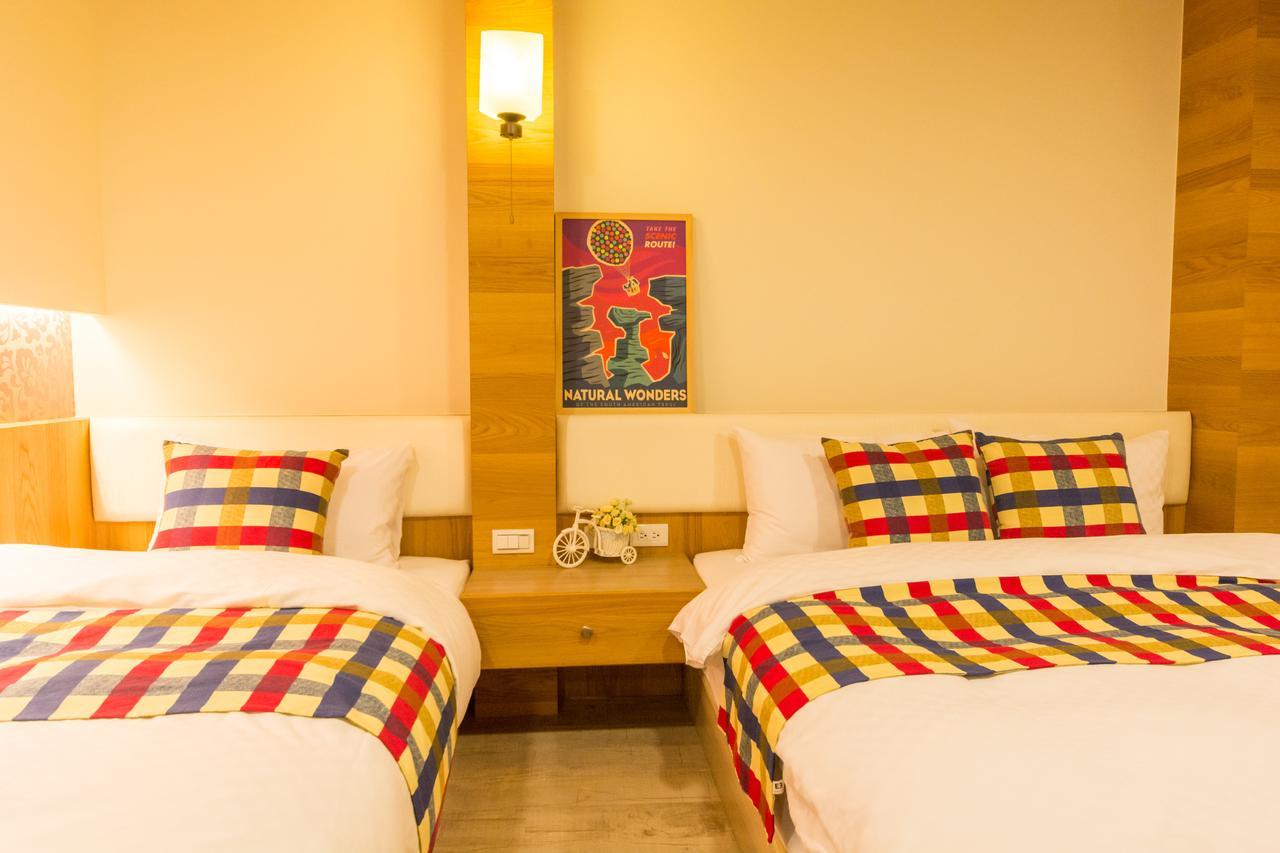 W Hostel Tainan Buitenkant foto