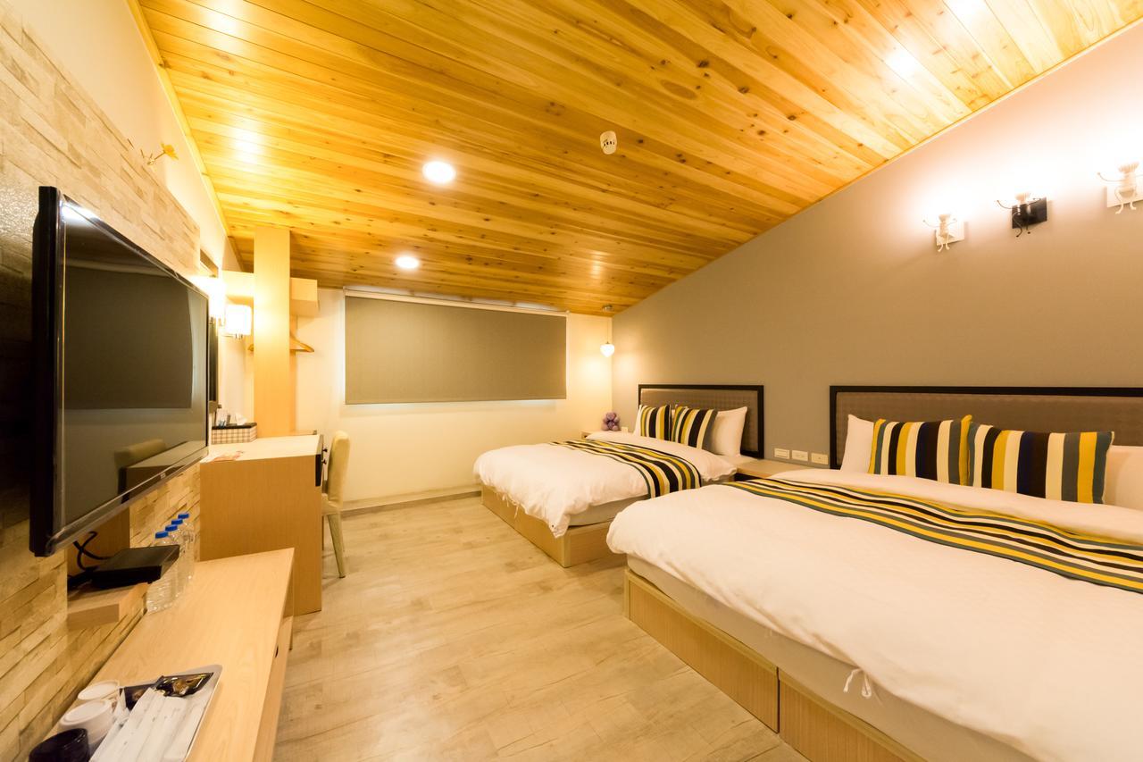 W Hostel Tainan Buitenkant foto