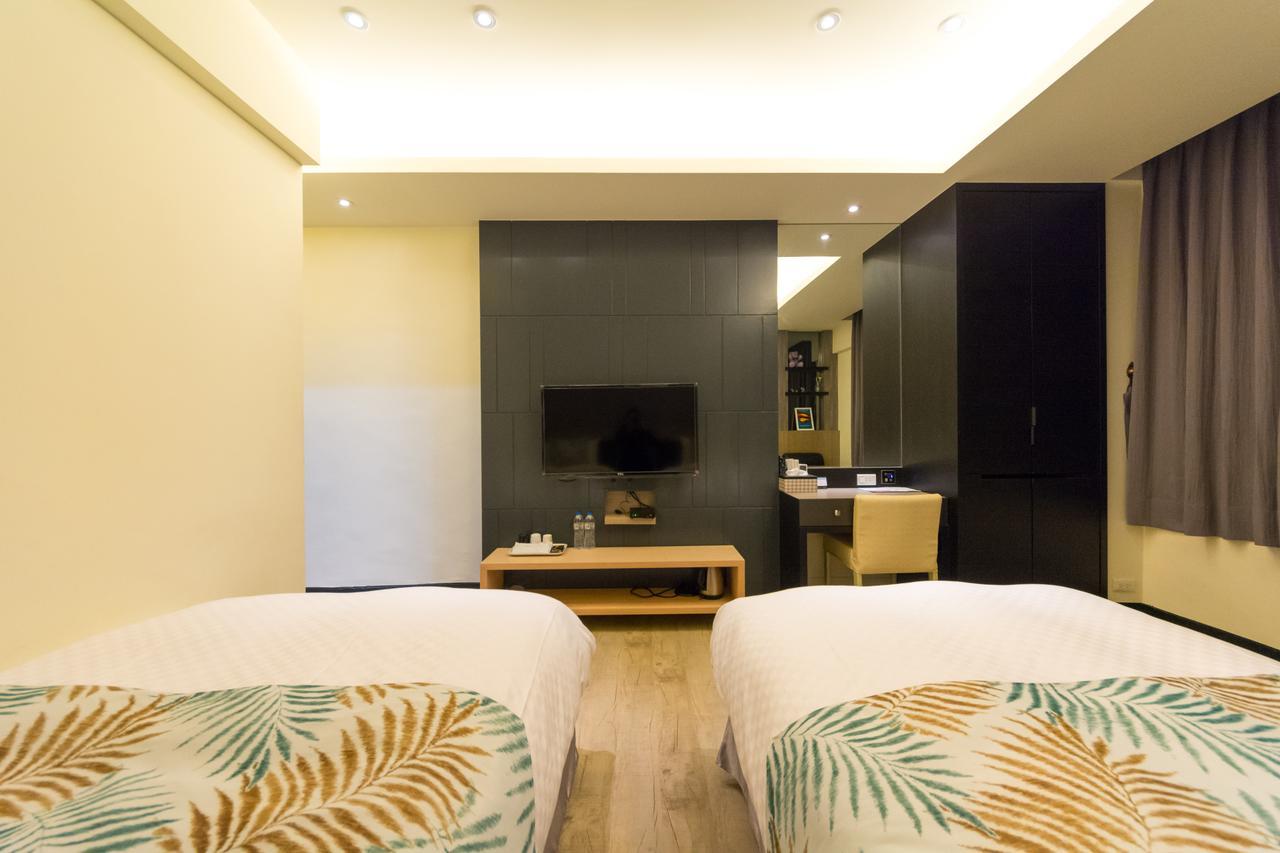 W Hostel Tainan Buitenkant foto