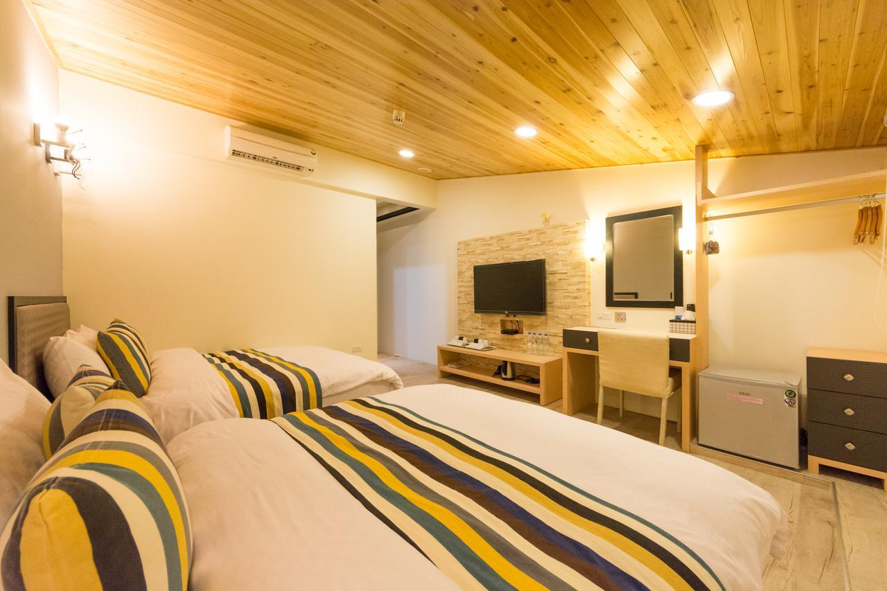 W Hostel Tainan Buitenkant foto