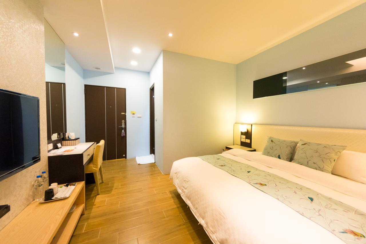 W Hostel Tainan Buitenkant foto
