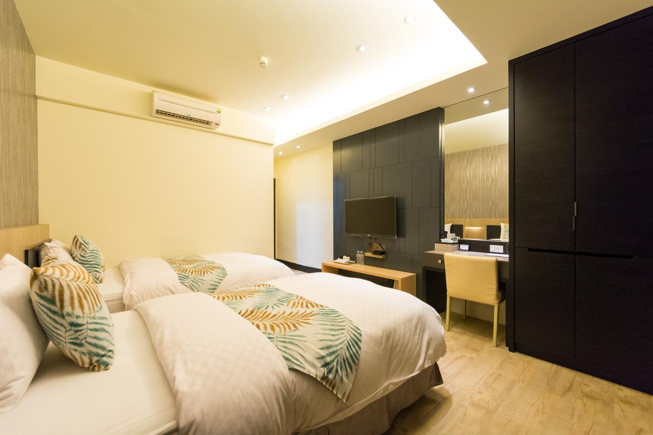 W Hostel Tainan Buitenkant foto