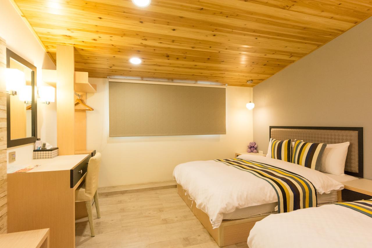 W Hostel Tainan Buitenkant foto