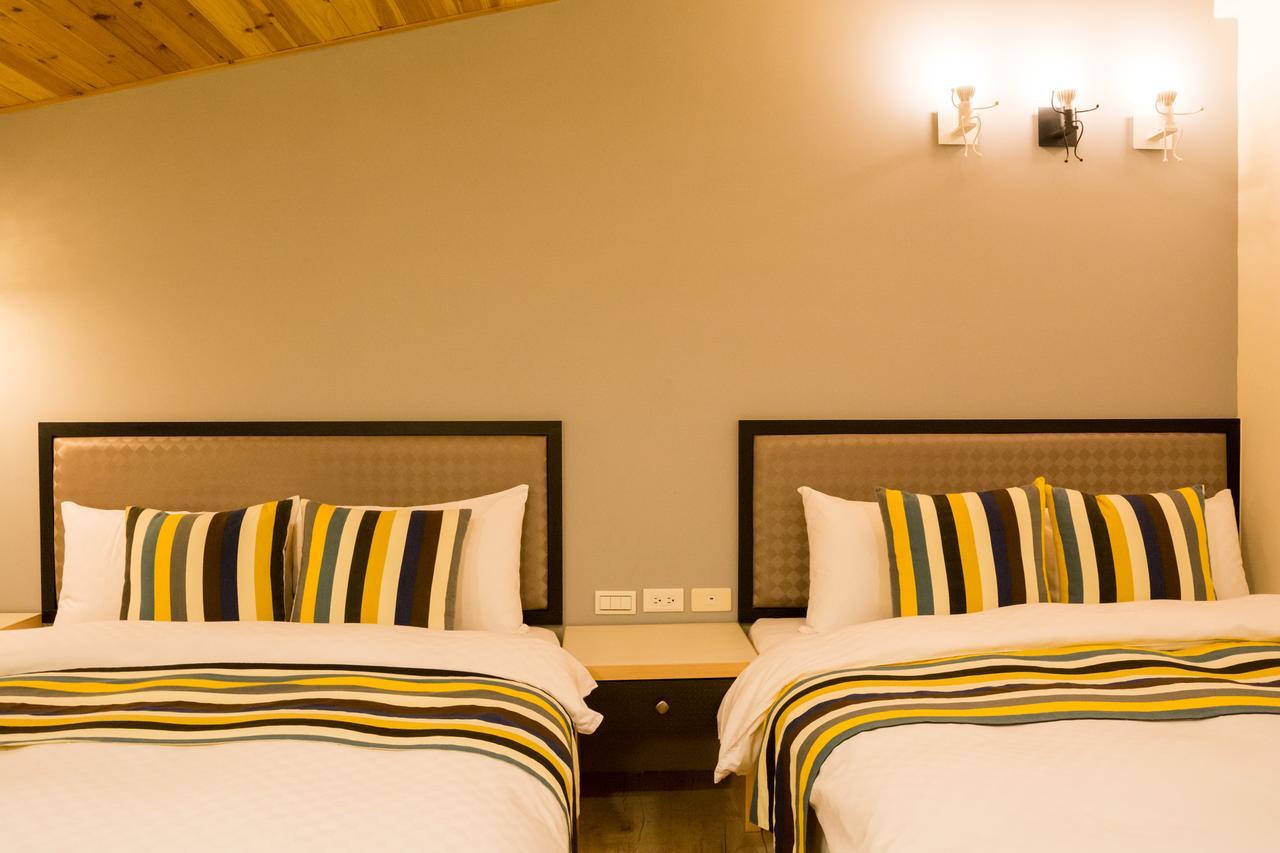 W Hostel Tainan Buitenkant foto